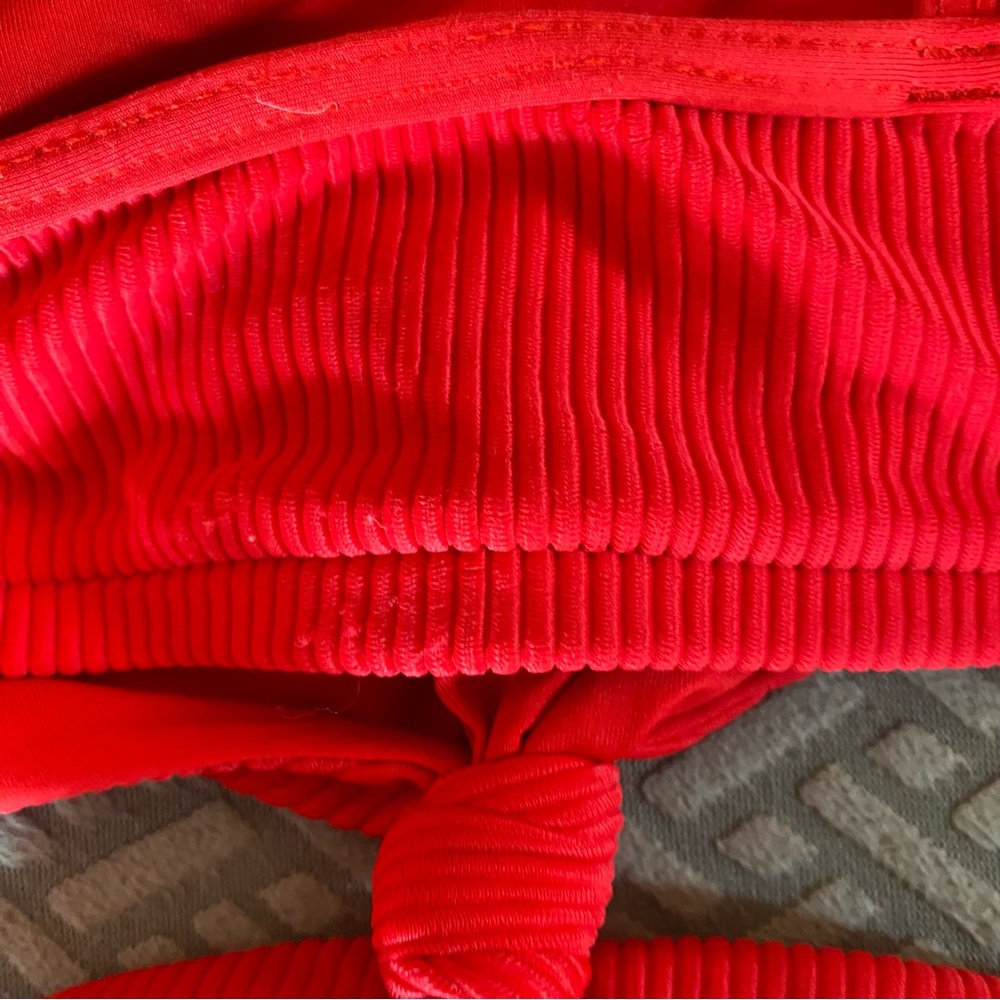 Red Ribbed Knot-Front Bikini Set - Picture 8 of 8